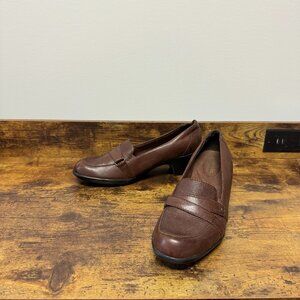 Clarks Bendables Brown Leather Heeled Slip On Loafer Size 8 Comfort‎ Academic
